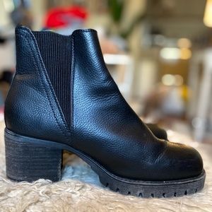 Womens black bootie. Size 7.5